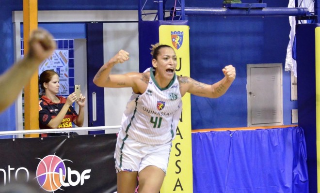 Uma das grandes peças da ótima campanha do América de Recife na LBF, Érika de Souza teve atuação crucial para vitória de seu time (Robson Neves/Divulgação)