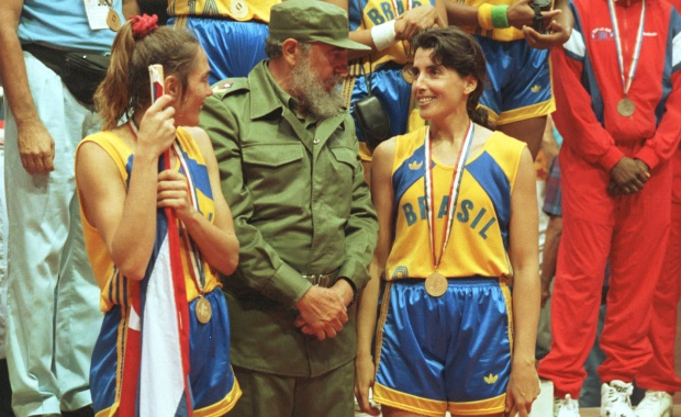 Juntas, Hortência e Paula fizeram história na Seleção Brasileira depois da conquista da medalha de ouro do Pan de 91 (Divulgação)