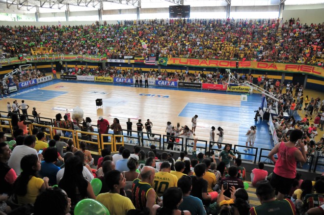 Mais de seis mil torcedores lotaram as dependências do Ginásio Castelinho no Jogo 3 da Final da LBF CAIXA (Biaman Prado/LBF)
