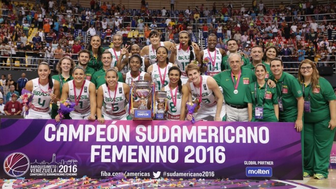 Soberanas em quadra e com desempenho invicta, a Seleção Brasileira conquistou o título do Campeonato Sul-Americano (Divulgação/FIBA Américas)