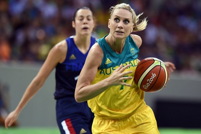 Com 31 pontos, Penny Taylor liderou a Austrália a terceira vitória no Rio 2016 (Divulgação/FIBA)