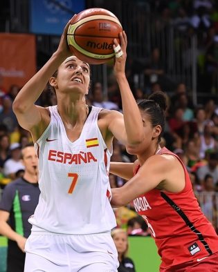 Alba Torrens foi a destaque da vitória espanhola com 20 pontos, cinco rebotes e duas assistências (Divulgação/FIBA)