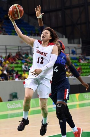 Com mais uma grande partida de Yoshida, o Japão venceu e ganhou moral para as quartas (Divulgação/FIBA)