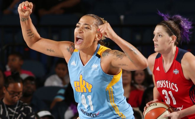 Érika de Souza busca se manter invicta em semifinais dos playoffs da WNBA e disputar mais uma final em sua trajetória nos Estados Unidos (Divulgação/Getty Images)