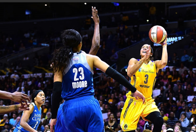 Os dois melhores times da temporada 206 da WNBA definirão o título apenas no quinto e último jogo da série Final (Divulgação/Getty Images)