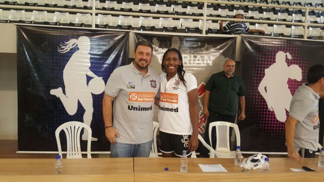 Poucos dias antes de estrear na temporada 2016/2017 da LBF CAIXA, o Corinthians apresentou seus novos reforços (Divulgação) 