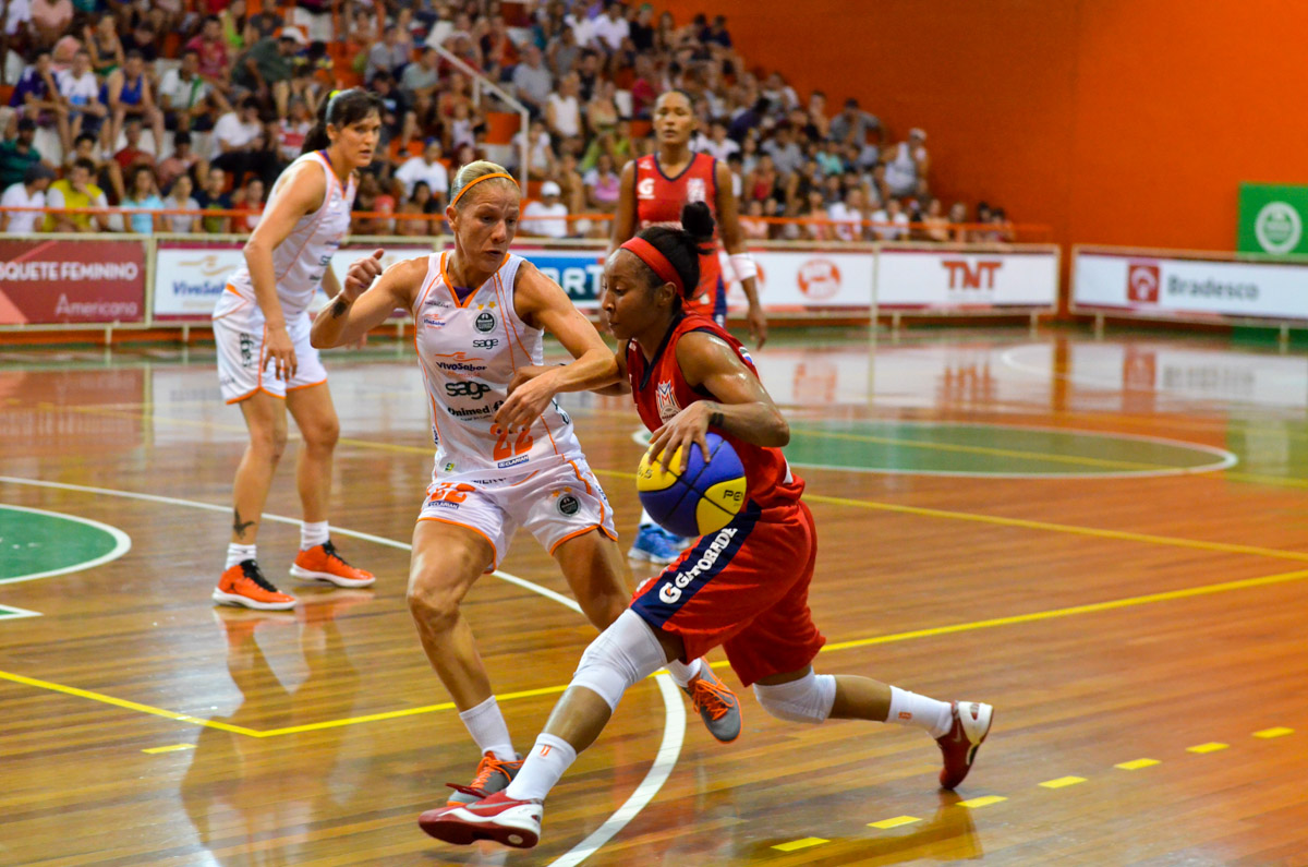 Torneio de basquete reúne mais de 500 atletas de vários países em Santos